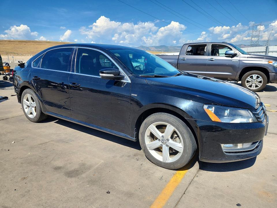 62631426 :رقم المزاد ، 1VWAS7A33FC121366 vin ، 2015 Volkswagen Passat مزاد بيع