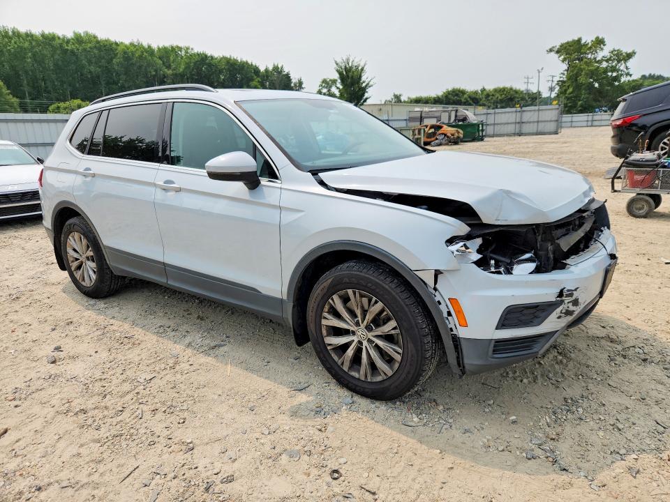 60611626 :رقم المزاد ، 3VV3B7AX6KM041455 vin ، 2019 Volkswagen Tiguan مزاد بيع