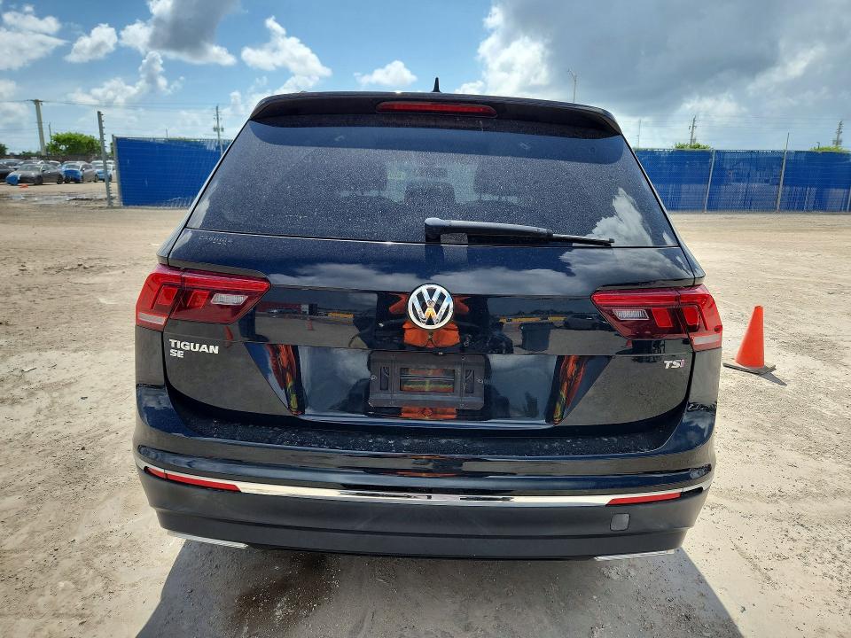 62099096 :رقم المزاد ، 3VV3B7AX6JM088399 vin ، 2018 Volkswagen Tiguan مزاد بيع