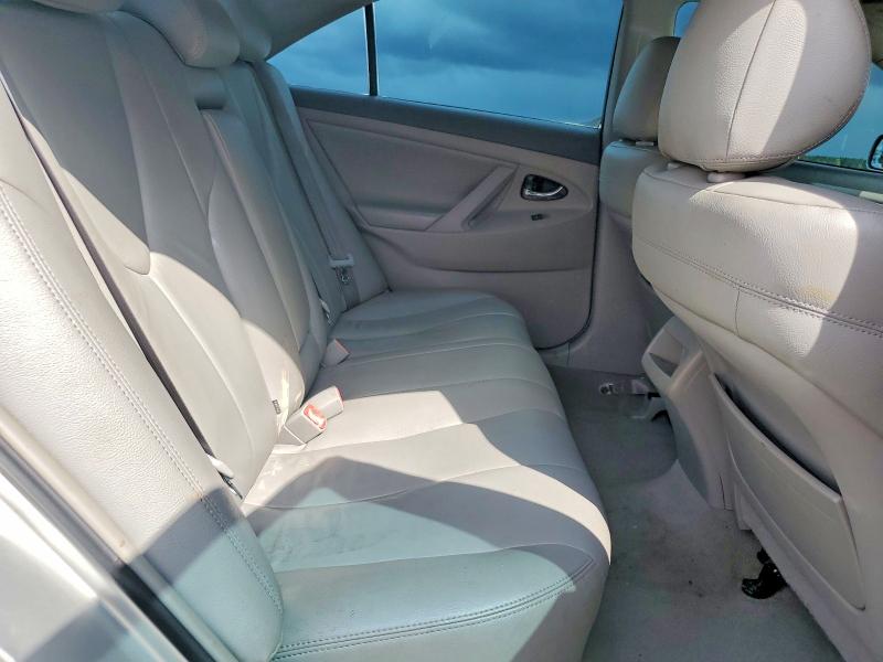 60704706 :رقم المزاد ، 4T4BF3EK8AR021113 vin ، 2010 Toyota Camry مزاد بيع