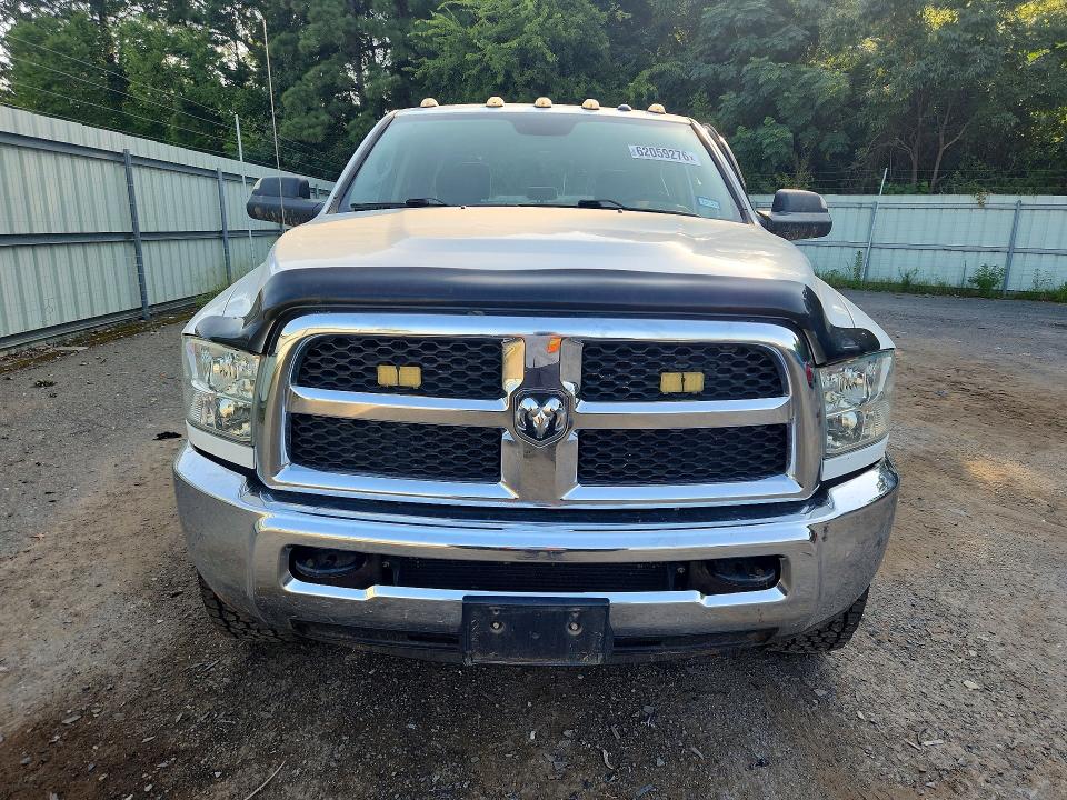 62059276 :رقم المزاد ، 3C6UR5CL2JG290126 vin ، 2018 Ram 2500 مزاد بيع