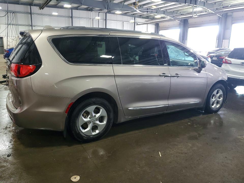 63109456 :رقم المزاد ، 2C4RC1EG6HR677047 vin ، 2017 Chrysler Pacifica مزاد بيع
