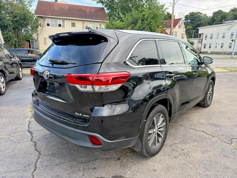 Auction sale of the 2017 Toyota Highlander, vin: 5TDJZRFH6HS371118, lot number: 63611696