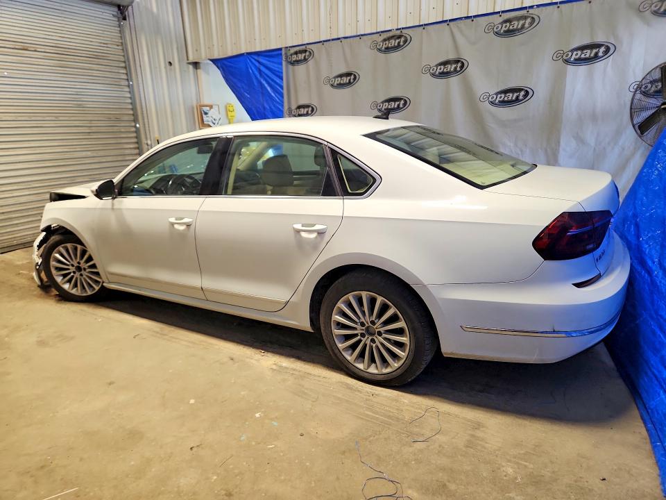 61721296 :رقم المزاد ، 1VWBT7A30HC031225 vin ، 2017 Volkswagen Passat مزاد بيع