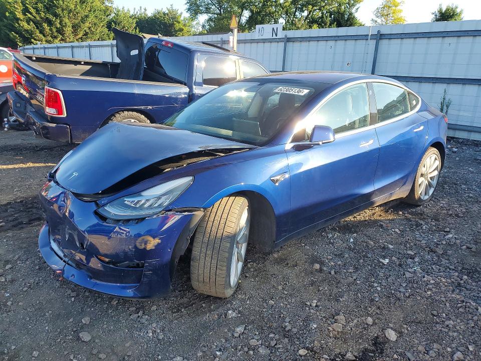 62305136 :رقم المزاد ، 5YJ3E1EB8JF063641 vin ، 2018 Tesla Model 3 مزاد بيع