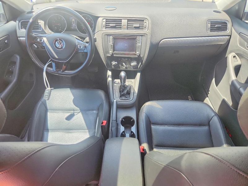 61283486 :رقم المزاد ، 3VWDB7AJ1JM231867 vin ، 2018 Volkswagen Jetta مزاد بيع