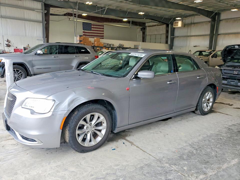 62247426 :رقم المزاد ، 2C3CCAAG8FH735887 vin ، 2015 Chrysler 300 مزاد بيع