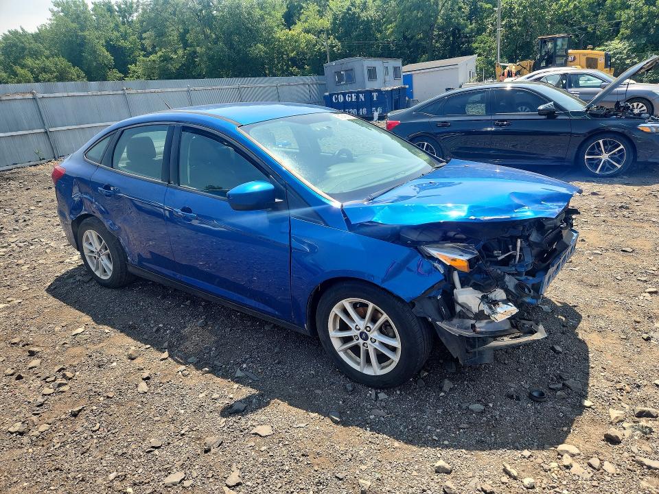 61745386 :رقم المزاد ، 1FADP3F27JL262224 vin ، 2018 Ford Focus مزاد بيع