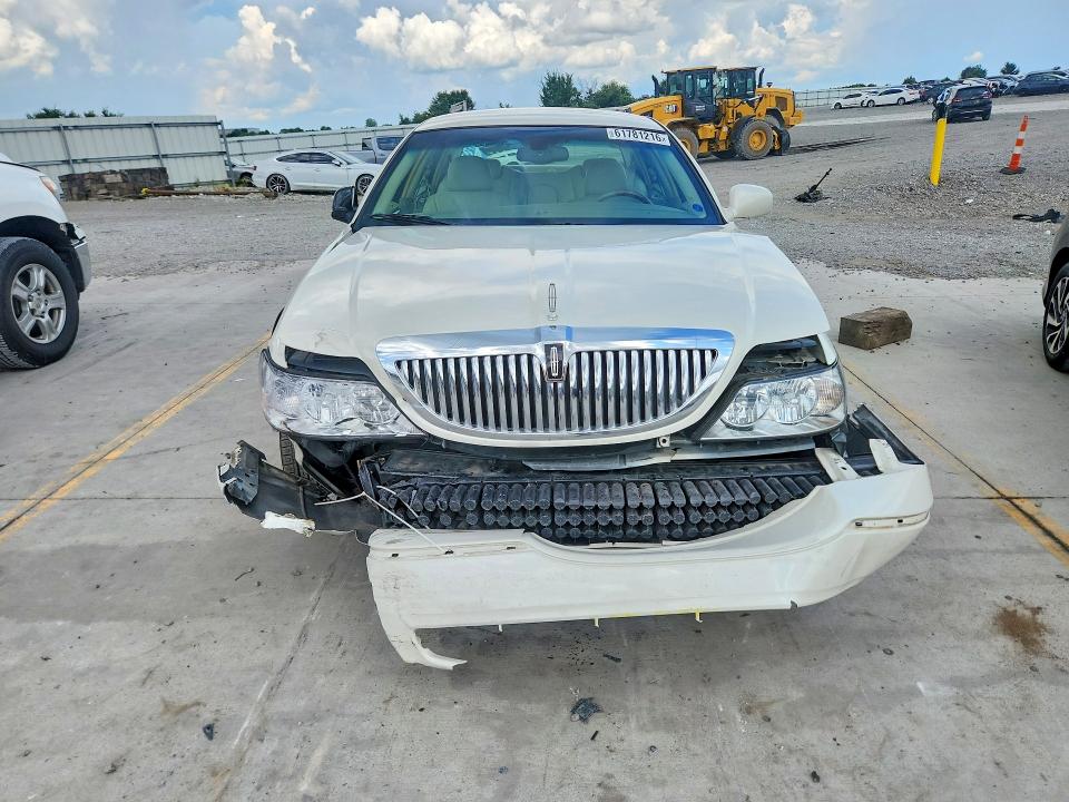 Продаж на аукціоні авто 2004 Lincoln Town Car, vin: 1LNHM85W54Y682640, номер лоту: 61781216