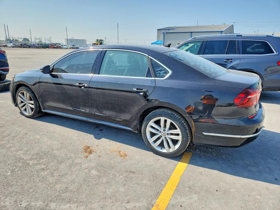 61582196 :رقم المزاد ، 1VWBA7A36JC009807 vin ، 2018 Volkswagen Passat مزاد بيع
