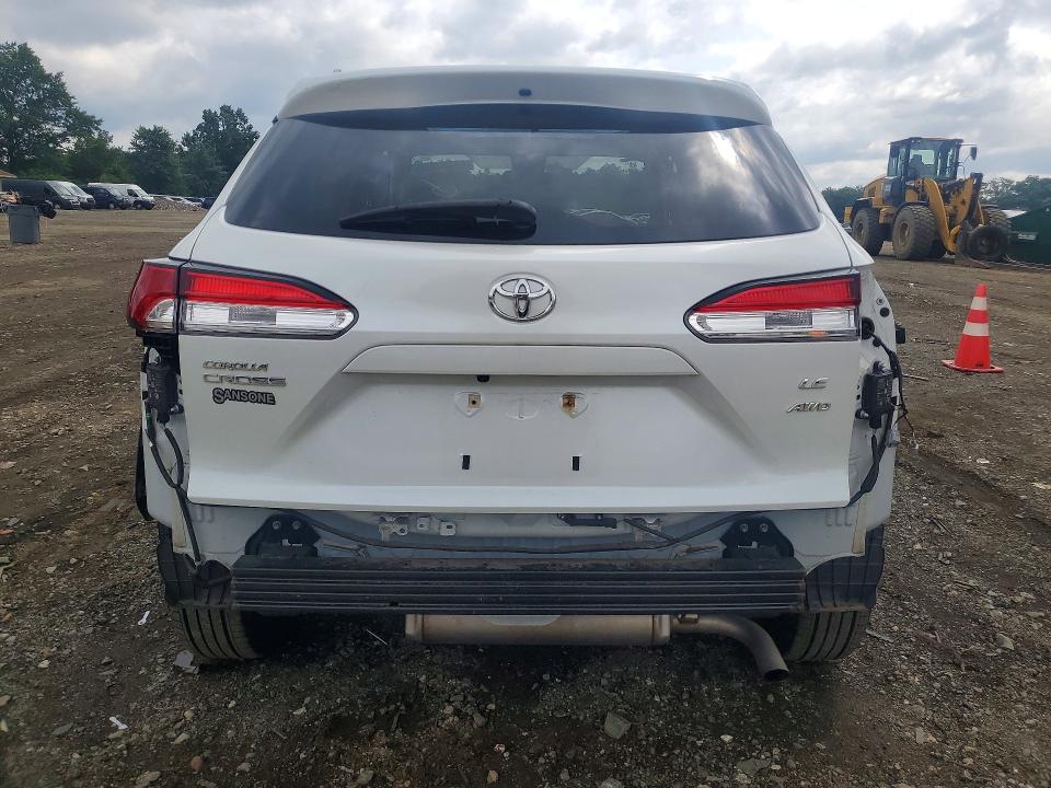 62702056 :رقم المزاد ، 7MUBAABG4NV005573 vin ، 2022 Toyota Corolla Cross مزاد بيع