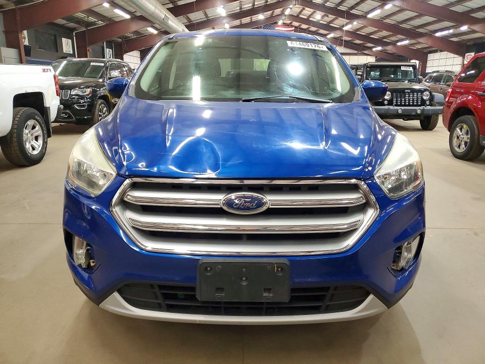 2017 Ford Escape მანქანა იყიდება აუქციონზე, vin: 1FMCU9GD4HUC83775, აუქციონის ნომერი: 61469176