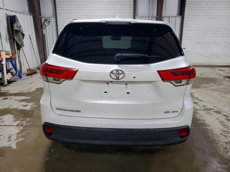 Продажа на аукционе авто 2018 Toyota Highlander, vin: 5TDJZRFH0JS802882, номер лота: 62637306