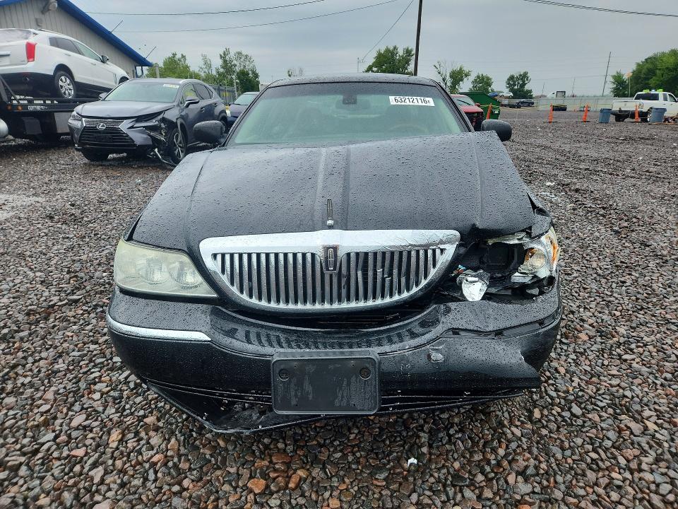 Продаж на аукціоні авто 2003 Lincoln Town Car, vin: 1LNHM82W43Y703335, номер лоту: 63212116