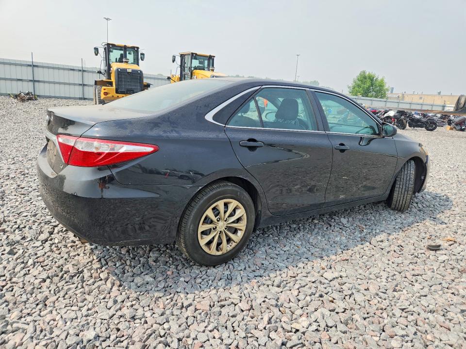 60629966 :رقم المزاد ، 4T4BF1FK4FR508206 vin ، 2015 Toyota Camry مزاد بيع