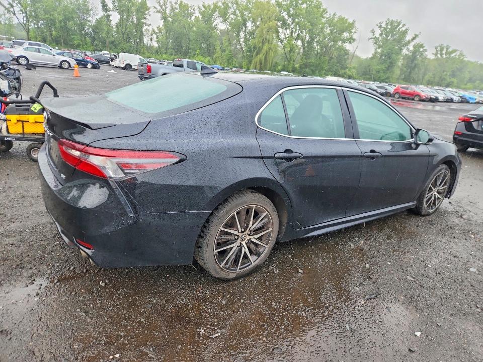 Продажа на аукционе авто 2023 Toyota Camry, vin: 4T1G11AK3PU802168, номер лота: 63308196