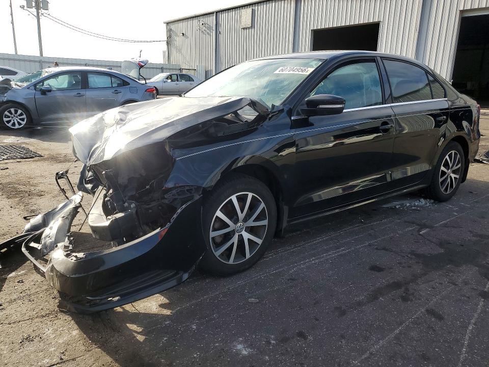 60704956 :رقم المزاد ، 3VWDB7AJ8HM306641 vin ، 2017 Volkswagen Jetta مزاد بيع