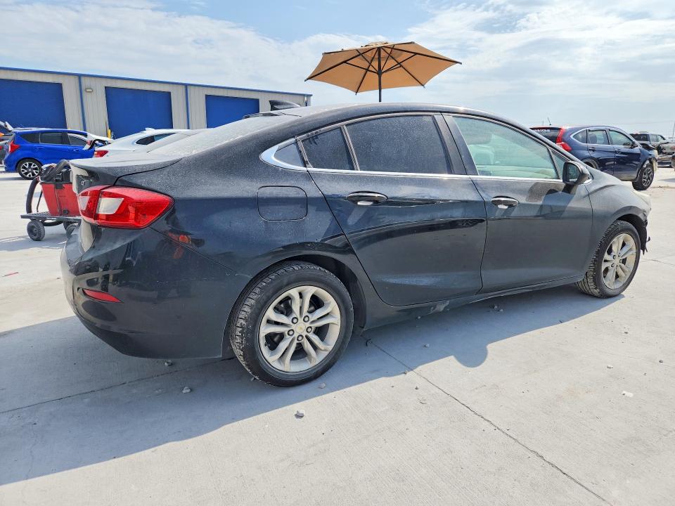 63021876 :رقم المزاد ، 1G1BE5SM5K7101092 vin ، 2019 Chevrolet Cruze مزاد بيع