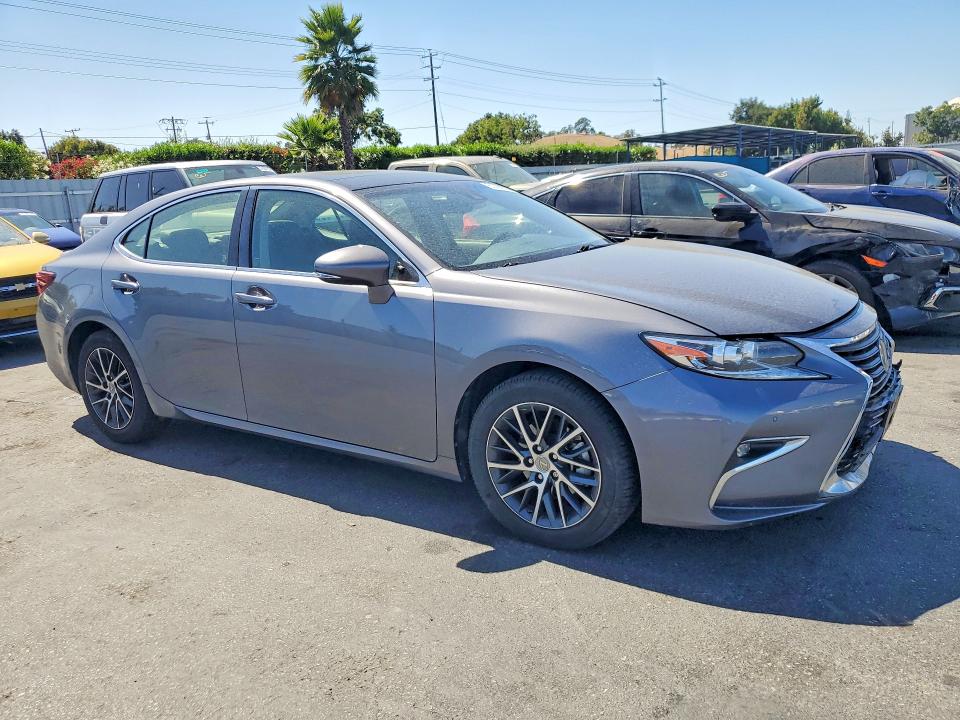 61406706 :رقم المزاد ، JTHBK1GG5H2251168 vin ، 2017 Lexus Es مزاد بيع