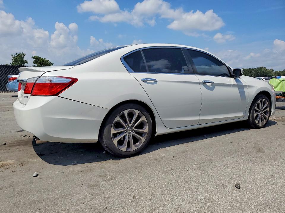 63137616 :رقم المزاد ، 1HGCR2F59FA035268 vin ، 2015 Honda Accord مزاد بيع