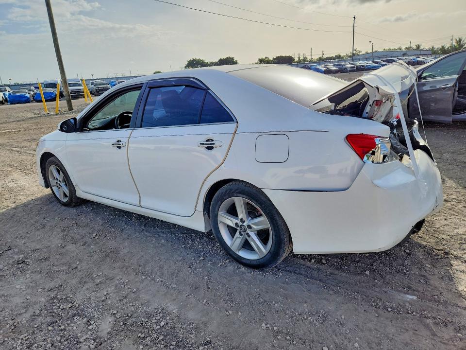58108476 :رقم المزاد ، 4T1BF1FK4EU375441 vin ، 2014 Toyota Camry مزاد بيع