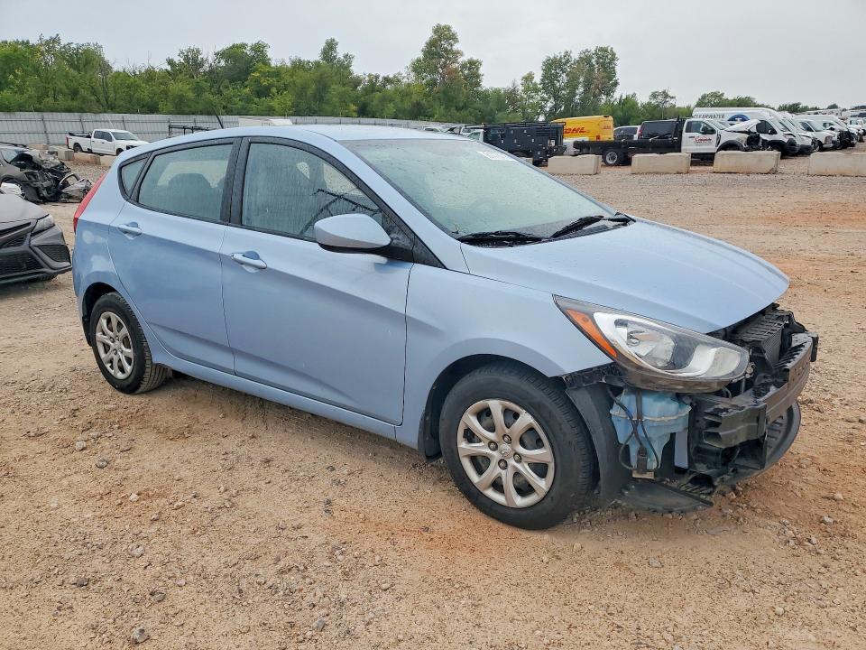 61779116 :رقم المزاد ، KMHCT5AE8EU182585 vin ، 2014 Hyundai Accent مزاد بيع