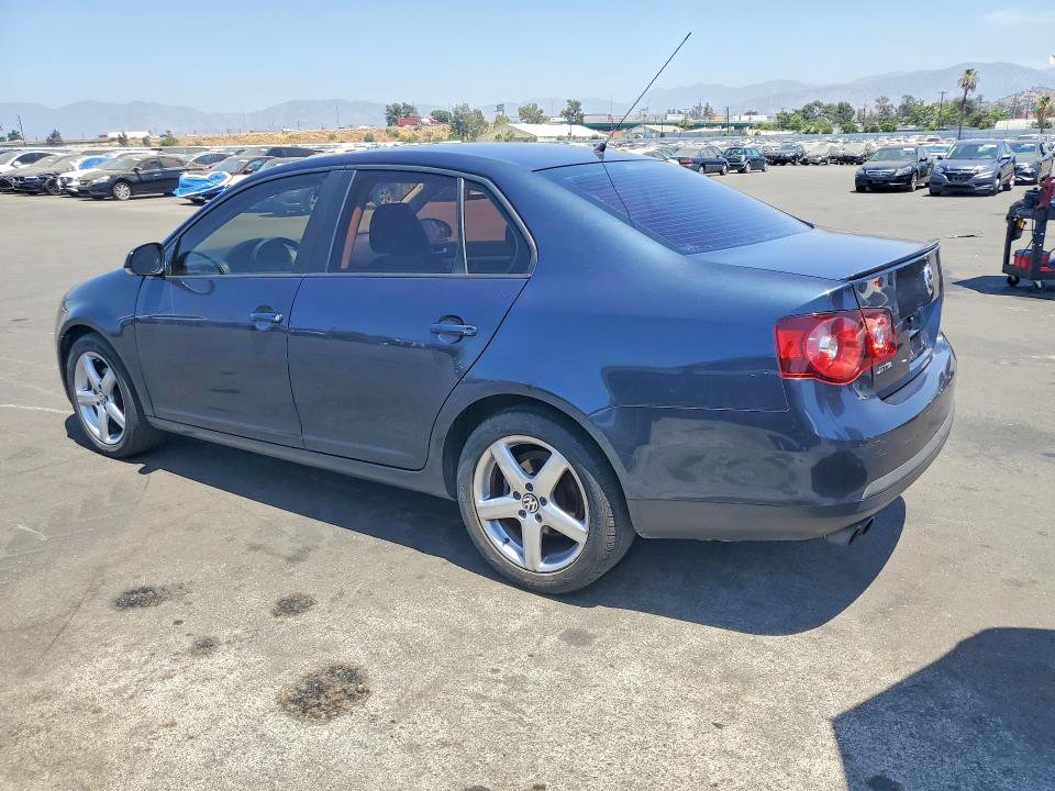 62713086 :رقم المزاد ، 3VWAZ7AJ4AM128165 vin ، 2010 Volkswagen Jetta مزاد بيع