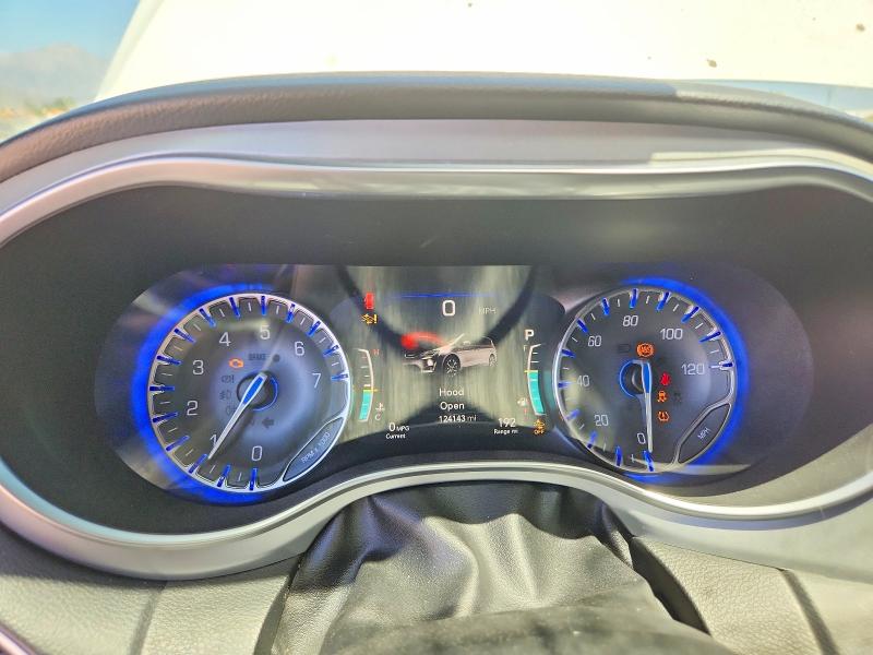 60193566 :رقم المزاد ، 2C4RC1BG5JR182400 vin ، 2018 Chrysler Pacifica مزاد بيع