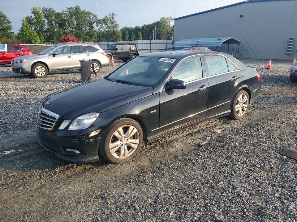 60030806 :رقم المزاد ، WDDHF2EB6BA455817 vin ، 2011 Mercedes-benz E مزاد بيع