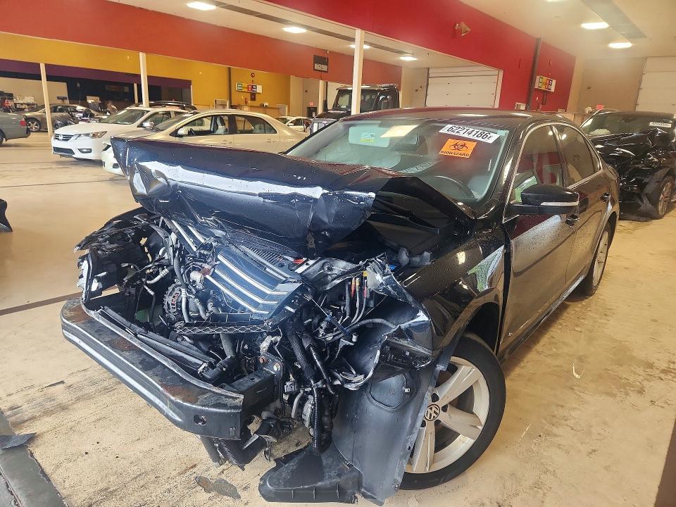2014 Volkswagen Passat მანქანა იყიდება აუქციონზე, vin: 1VWAT7A31EC040099, აუქციონის ნომერი: 62214186