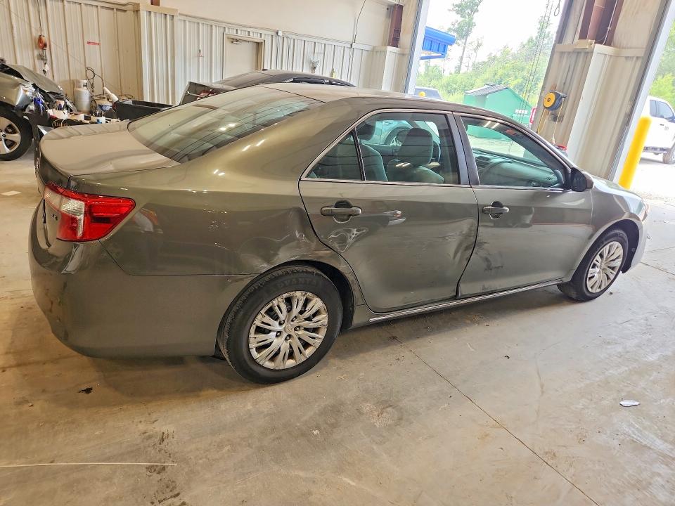 60674616 :رقم المزاد ، 4T4BF1FK6ER385782 vin ، 2014 Toyota Camry مزاد بيع