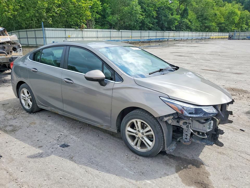 62925116 :رقم المزاد ، 1G1BE5SM0H7194497 vin ، 2017 Chevrolet Cruze مزاد بيع
