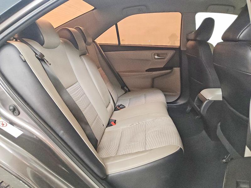 61056836 :رقم المزاد ، 4T1BF1FK6FU043597 vin ، 2015 Toyota Camry مزاد بيع