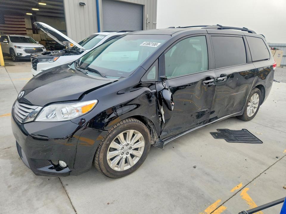61862106 :رقم المزاد ، 5TDDK3DC6ES072021 vin ، 2014 Toyota Sienna مزاد بيع
