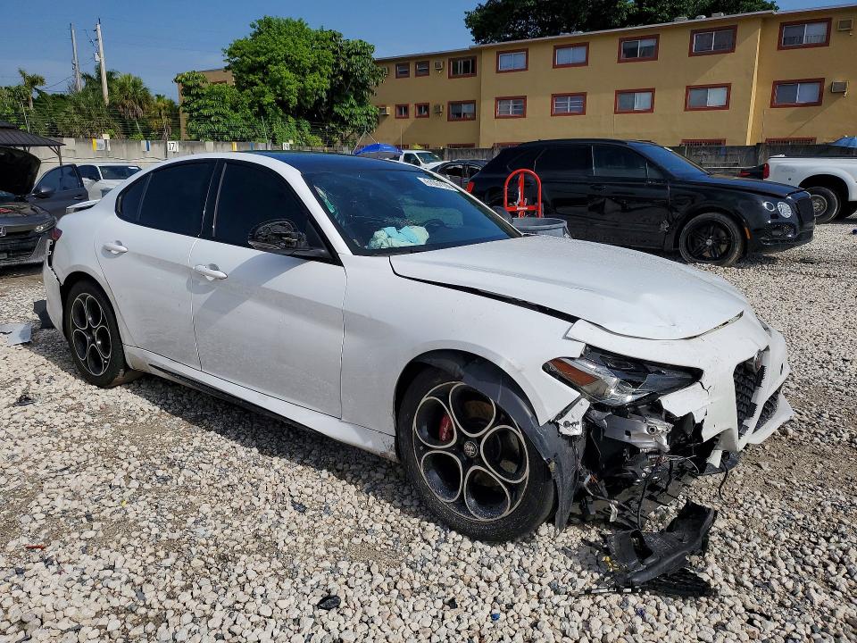 Продажа на аукционе авто 2021 Alfa Romeo Giulia, vin: ZARFANBN9M7640918, номер лота: 61067106