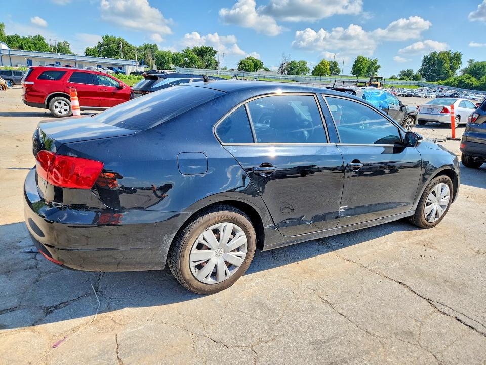 60044026 :رقم المزاد ، 3VWD17AJ5EM392702 vin ، 2014 Volkswagen Jetta مزاد بيع