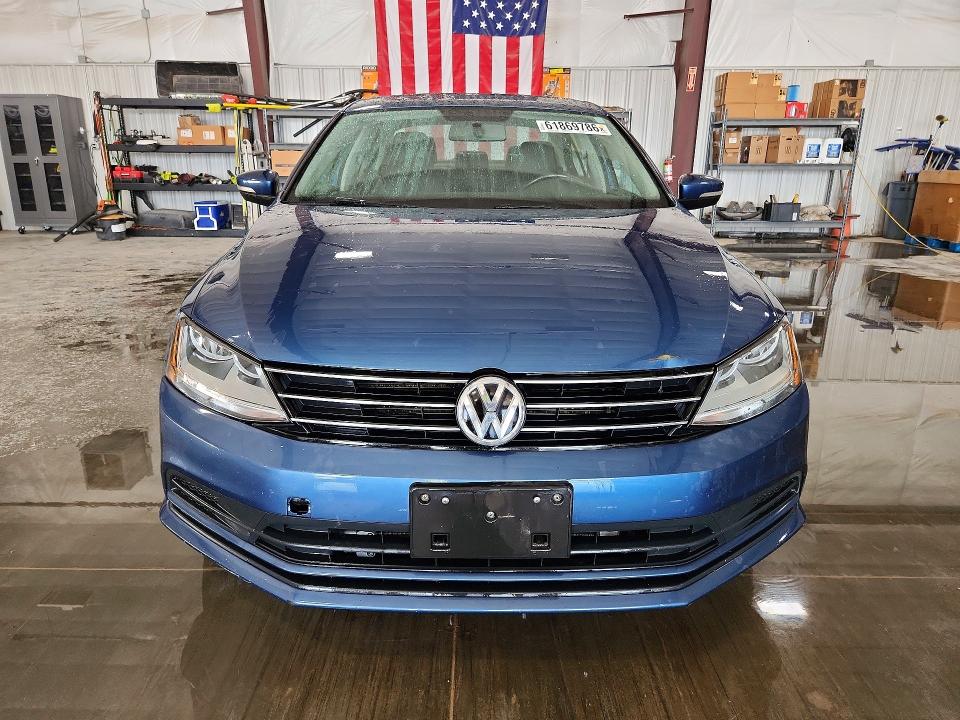 61869786 :رقم المزاد ، 3VWDB7AJ6HM233902 vin ، 2017 Volkswagen Jetta مزاد بيع