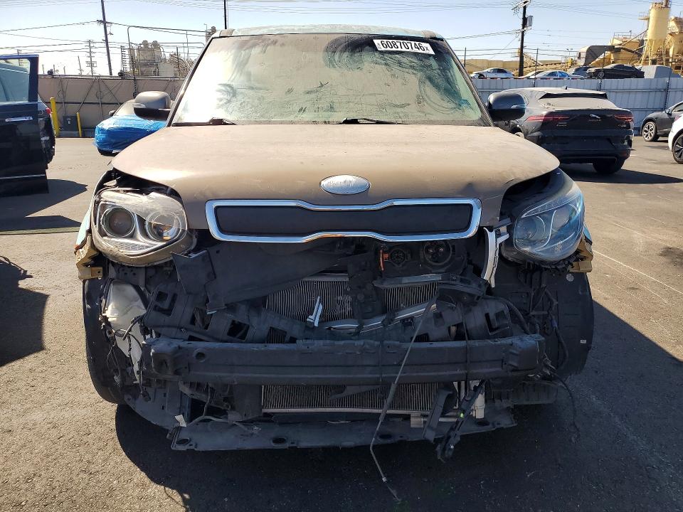 60870746 :رقم المزاد ، KNDJX3AE7J7032271 vin ، 2018 Kia Soul Ev مزاد بيع
