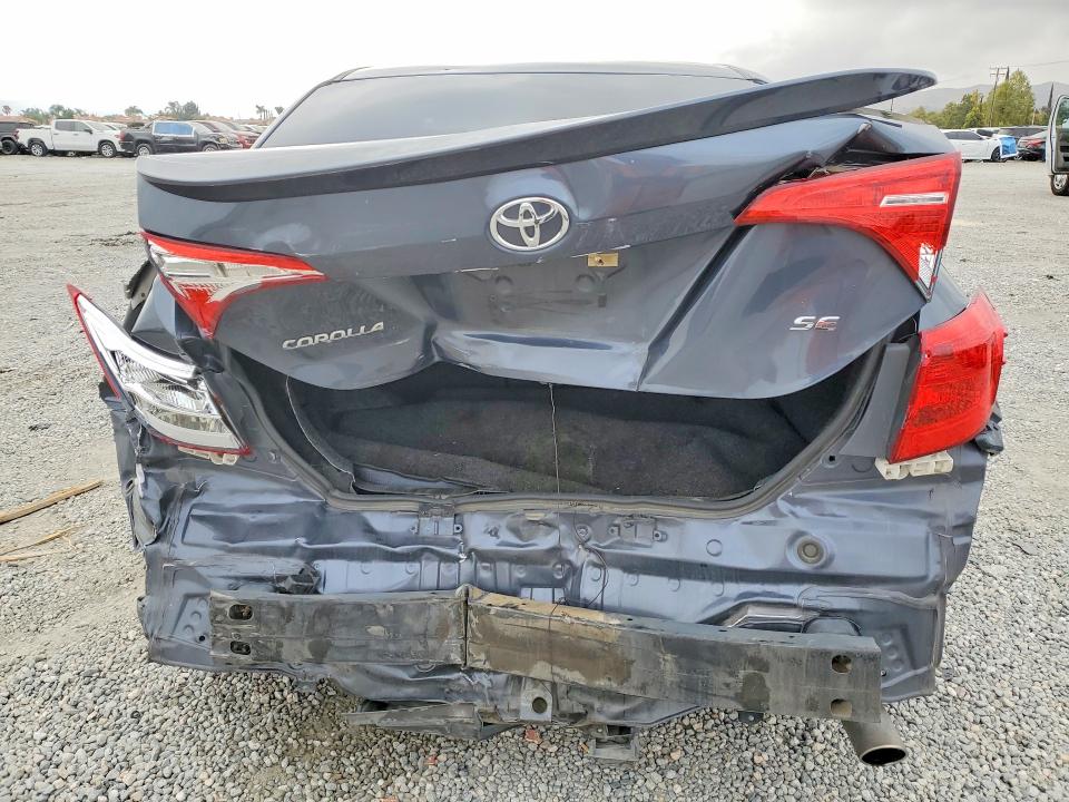 59200666 :رقم المزاد ، 5YFBURHE4JP782215 vin ، 2018 Toyota Corolla مزاد بيع