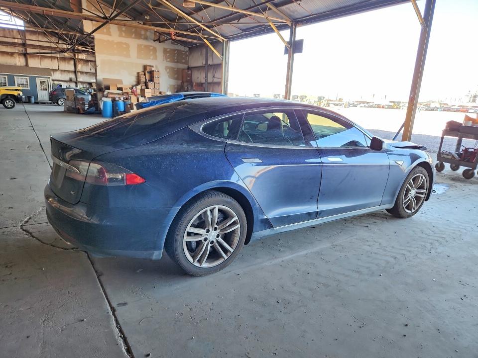 2013 Tesla Model S მანქანა იყიდება აუქციონზე, vin: 5YJSA1CN3DFP27479, აუქციონის ნომერი: 62800976