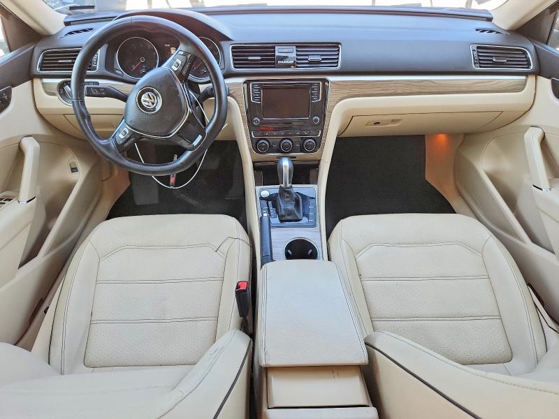 61415586 :رقم المزاد ، 1VWBA7A37JC008150 vin ، 2018 Volkswagen Passat مزاد بيع