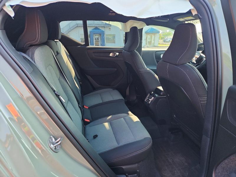60472556 :رقم المزاد ، YV4L12UV7P2022942 vin ، 2023 Volvo Xc40 مزاد بيع