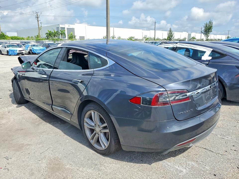 60761266 :رقم المزاد ، 5YJSA1E29GF129632 vin ، 2016 Tesla Model S مزاد بيع