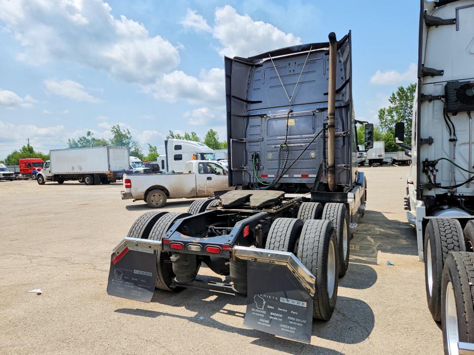 2015 Volvo Vnl 670 მანქანა იყიდება აუქციონზე, vin: 4V4NC9EH9FN922251, აუქციონის ნომერი: 61641656
