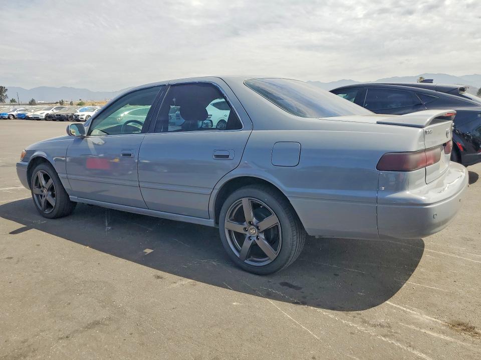 61663006 :رقم المزاد ، 4T1BG22K8XU519925 vin ، 1999 Toyota Camry مزاد بيع
