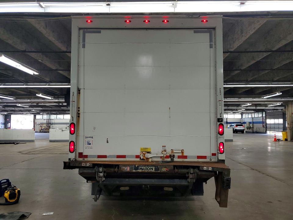 58302206 :رقم المزاد ، 54DC4W1B4FS802886 vin ، 2015 Isuzu Npr Hd مزاد بيع
