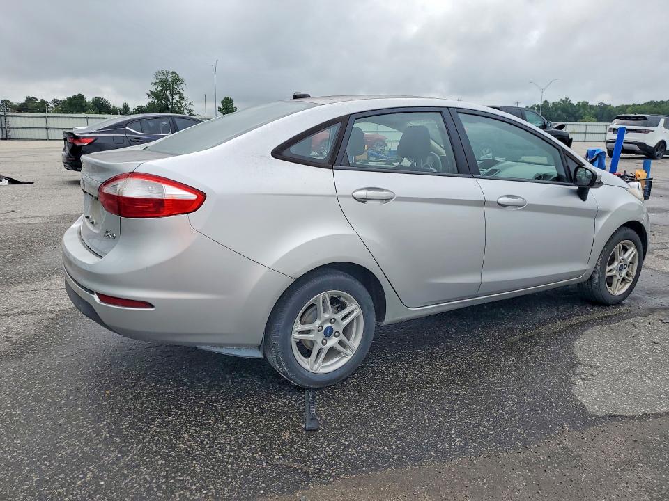 60494506 :رقم المزاد ، 3FADP4BJ9JM108244 vin ، 2018 Ford Fiesta مزاد بيع