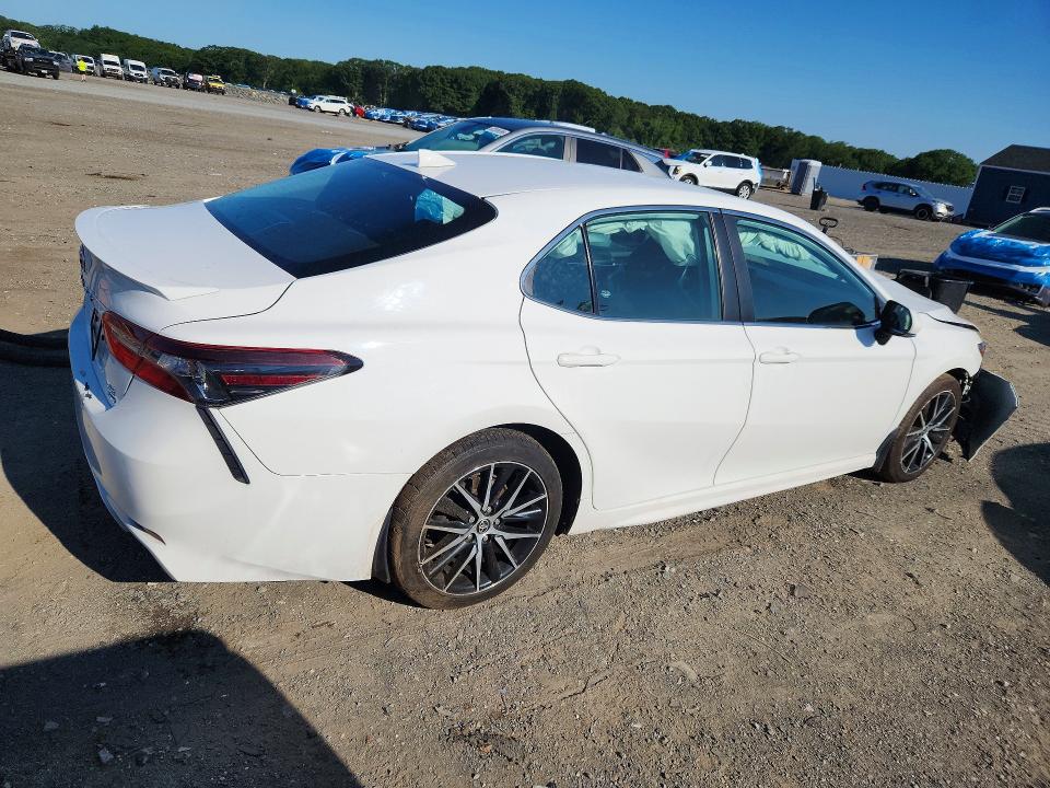 Продаж на аукціоні авто 2022 Toyota Camry, vin: 4T1G11BK2NU069090, номер лоту: 62221706