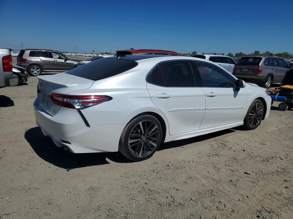 2018 Toyota Camry მანქანა იყიდება აუქციონზე, vin: 4T1B61HK0JU051331, აუქციონის ნომერი: 61055636