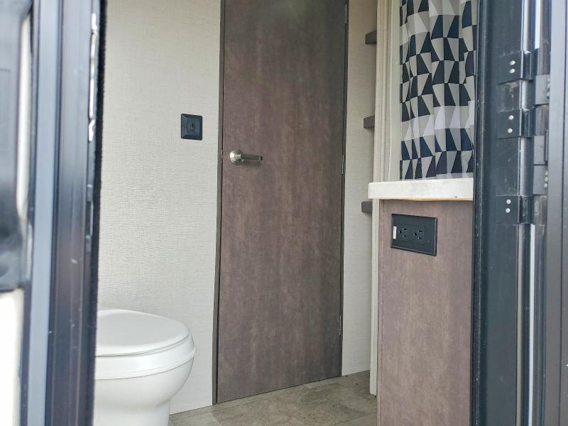 Продажа на аукционе авто 2018 Keystone Sunset Trail, vin: 4YDT33629J5353112, номер лота: 59840546